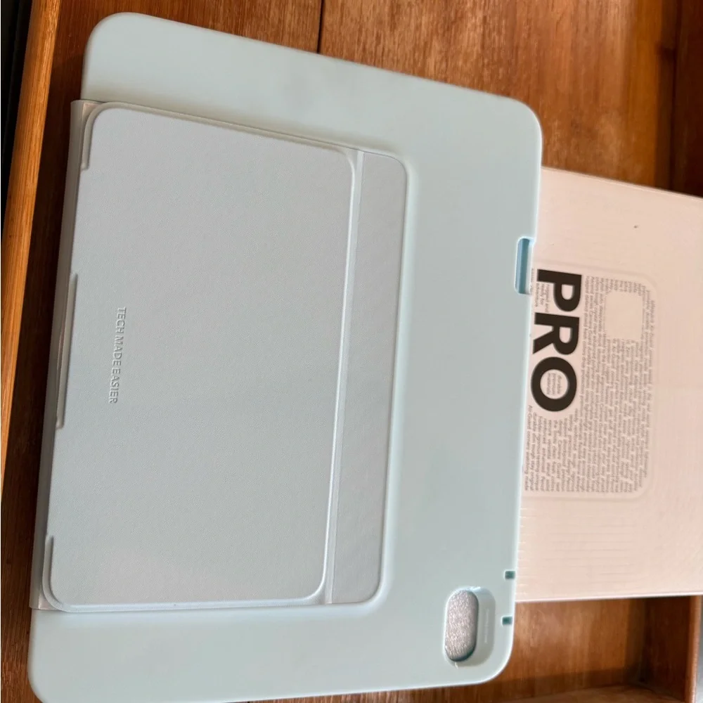 ESR iPad A16 Sky Blue Cover